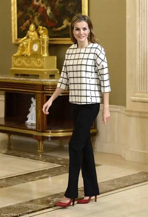 02 Королева Испании Летиция посещает несколько аудиенций в Сарсуэле