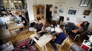 Hoffice здесь или сидите и работайте в чужой гостиной