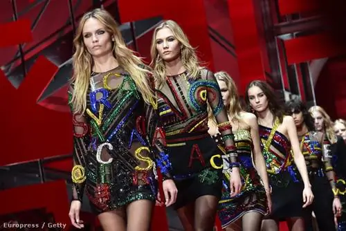 Версаче не скупился на пайетки