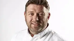 Он стал миллионером на просроченных продуктах