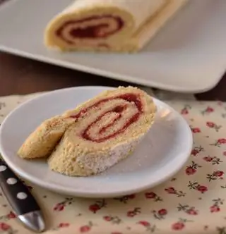 Школа печенья: бисквитный рулет, шаг за шагом