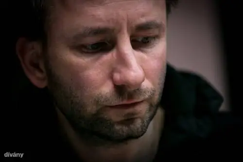 Image Я человек с сильной склонностью к тревожности, пронизанный различными фобиями. Будучи человеком с довольно неустойчивым и изменчивым настроением, бывают дни, когда я очень уверен в себе, и тогда я очень позитивно смотрю на будущее и настоящее, а иногда даже на прошлое - и бывают моменты, когда я просыпаюсь утром в ужасе. того, что будет завтра. И изменяется с очень большими амплитудами