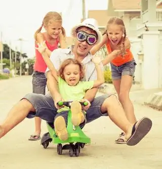 "Хорошо, хорошо, но что он делает?" - Интервью с отцом-домоседом, воспитывающим четверых детей