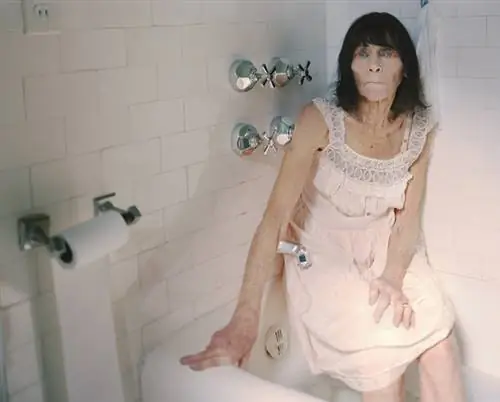 Фотограф также обработал рекламную кампанию Altuzarra