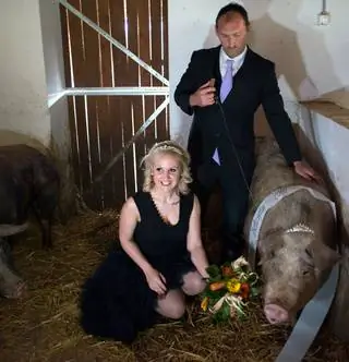 Ей 4 года, она весит 150 кг и самая красивая