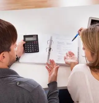 Семейная касса, давай, а чьи деньги - осиное гнездо