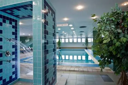 Бассейн не большой, но есть противоток