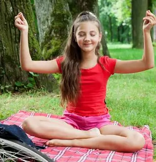 Подростковая йога: мы не просто сидим и оммм