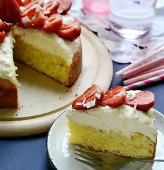 Пятничное печенье: кокосово-клубничный бисквит