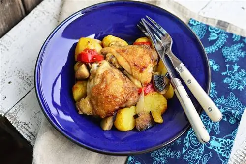 куриные бедра с молодым картофелем