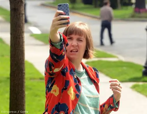 Лена Данэм на съемках сериала «Девочки»