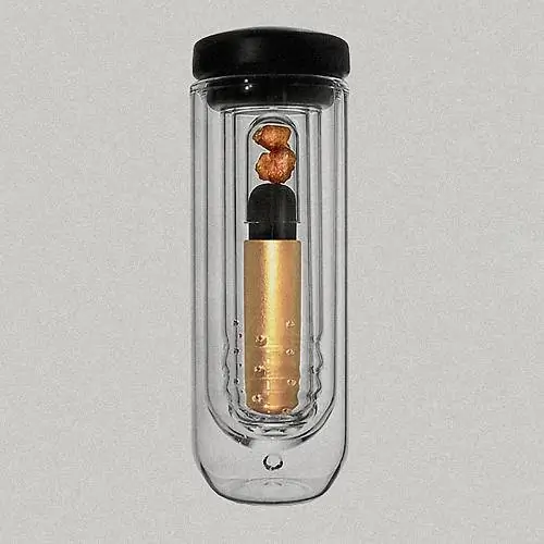 3045801-слайд-с-2-почему-этот-дизайнер-создал-фаллический-чайный сервиз