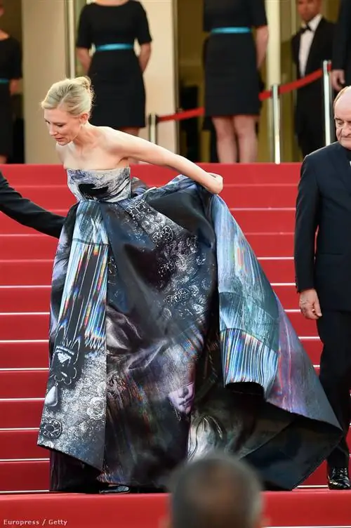 Кейт Бланшетт в Giles Deacon. Он не собирается прыгать насмерть…