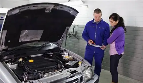 Ну и в автосервисах и дилерских центрах тоже мошенничают