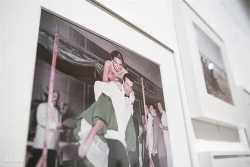 Роберт Капа впервые использовал цветную пленку в 1938 году, а после войны всегда носил с собой две или более камеры