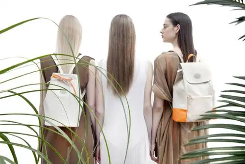 Недавно Юдит Такач представила свою весенне-летнюю коллекцию 2015 года под названием Luminescent. Фото: Мартин Ванда Укладка: Жужа Пелески Модель: Эстель - Авантаж, Лили - Авантаж, Бланка Н. - Визаж Макияж: Мадьяр Эстер Прическа: Лилиан Солтес