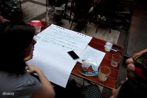 Зрители тоже не могли сидеть на лаврах, им нужно было обсудить, а затем изложить основные проблемы.