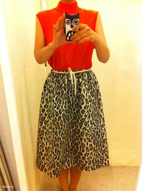 Топ - 3 000 форинтов, юбка - 25 000 форинтов