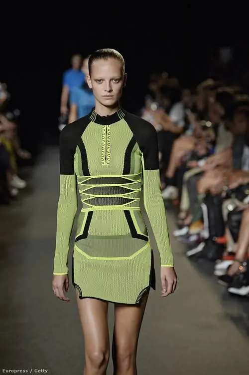 Сплошной, напоминающий спортивную обувь из коллекции Alexander Wang весна-лето 2015