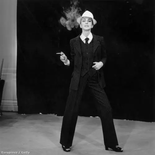 Мужская линия, позже получившая название Le Smoking, была уже в моде в доме Yves Saint Laurent в 1967 году
