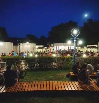 Хотите завтра пойти в кино с коктейлями?