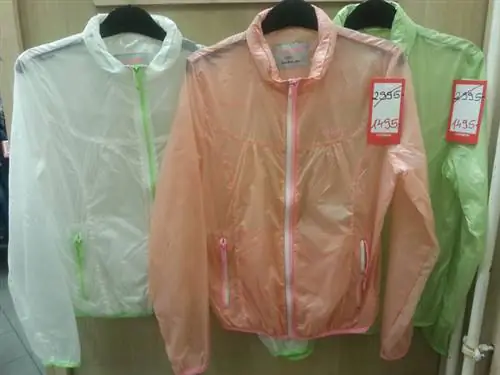 Asia Center: мы сразу нашли хорошую ветровку, которая тоже стоит всего 1495 форинтов, а всего их 5 штук