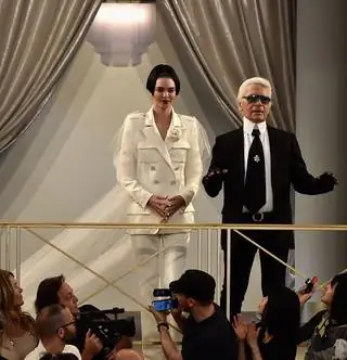 Это свадебное платье смешно даже на Кендалл Дженнер