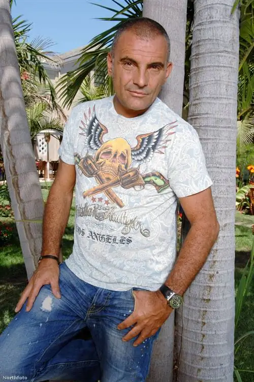 Вот Кристиан Одижье, который за несколько месяцев сделал бренд Ed Hardy успешным Вот Кристиан Одижье, который за несколько месяцев сделал бренд Ed Hardy успешным