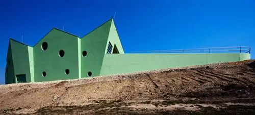 Завод виноградного сока Dezső Ekler в Дьёруйбарате расположен в одной из самых красивых частей винодельческого региона Паннонхальм