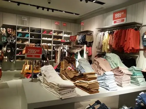 Bershka: мы хорошо провели время с Aréna, мы нашли брюки чинос за 2500 форинтов и футболки за 1300 форинтов разных размеров и цветов Bershka: мы хорошо провели время с Aréna, мы нашли брюки чинос за 2500 форинтов и футболки за 1300 форинтов разных размеров и цветов