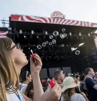 В городе также проходят вечеринки вместо фестиваля Sziget