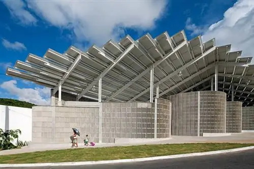 Компания Herzog & de Meuron передала отремонтированный спортивный зал Arena do Morro в Мае-Луиза, бедном районе Натала в северном устье реки Риу-Гранде Компания Herzog & de Meuron передала отремонтированный спортивный зал Arena do Morro в Мае-Луиза, бедном районе Натала в северном устье реки Риу-Гранде