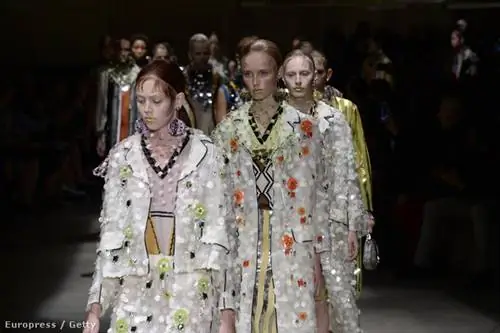 Показ коллекции Prada весна-лето 2016 Показ коллекции Prada весна-лето 2016