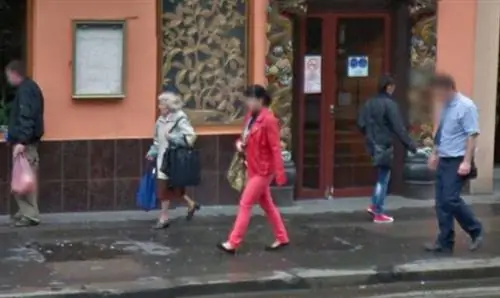 Хотите выделиться из толпы? Выбирайте яркие цвета - даже несколько оттенков одного цвета. Вы не можете пропустить его!