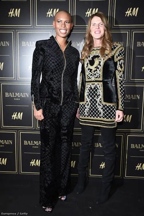 Влиятельные профессионалы моды позируют в одежде H&M x Balmain Влиятельные профессионалы моды позируют в одежде H&M x Balmain