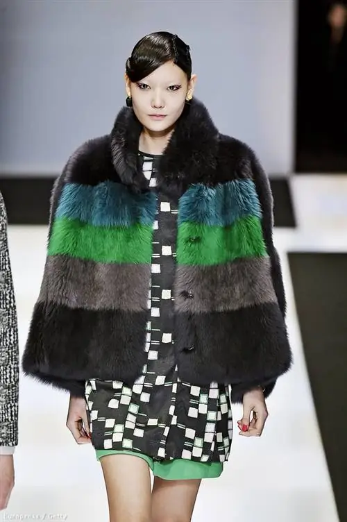Эта куртка Armani уже сделана из искусственного меха Эта куртка Armani уже сделана из искусственного меха