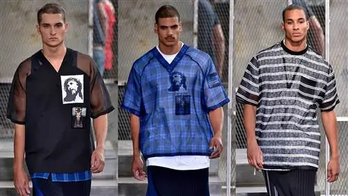 Ты, слушай, ты не загоришься в этой рубашке?