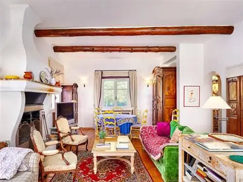 В доме могут комфортно разместиться около 6 взрослых и 4 детей