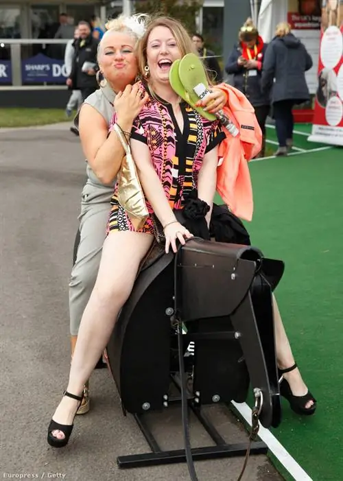 Эйнтри, 8 апреля, Женский день