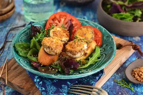 Грибы, фаршированные козьим сыром