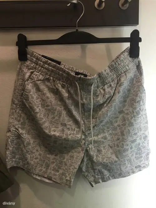 Цены в H&M неплохие, а фасонов много. (H&M, 3990 форинтов) Цены в H&M неплохие, а фасонов много. (H&M, 3990 форинтов)