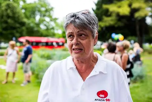 ,, Мы вышли впервые в этом году, потому что впервые в призыве были упомянуты люди с нарушениями речи, что для нас огромная новость, потому что о них мало кто знает и говорит, поэтому люди, которые бороться с этим получить мало помощи и поддержки. Они не состоят на учете как инвалиды, не получают терапии после, например, инсульта, не признаются инвалидами, поэтому не получают поддержки. Пока дети занимаются с логопедом