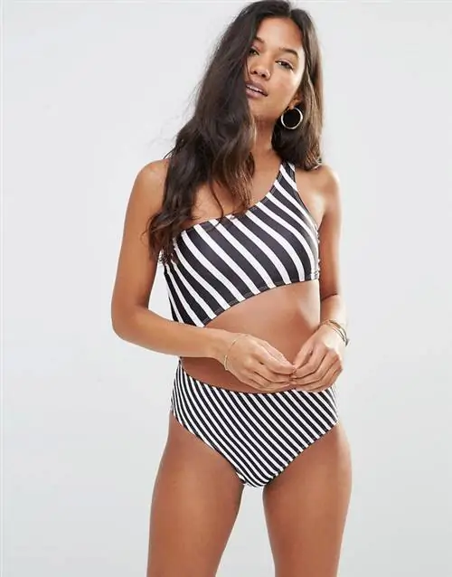 Asos уже просит 10 059 форинтов за полосатую полуплечевую деталь Asos уже просит 10 059 форинтов за полосатую полуплечевую деталь