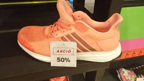 Это магазин Adidas WestEnd, где сейчас действует скидка 50%. Соответственно, эти кроссовки Boost стоят 27 495 форинтов вместо 54 990 форинтов Это магазин Adidas WestEnd, где сейчас действует скидка 50%. Соответственно, эти кроссовки Boost стоят 27 495 форинтов вместо 54 990 форинтов