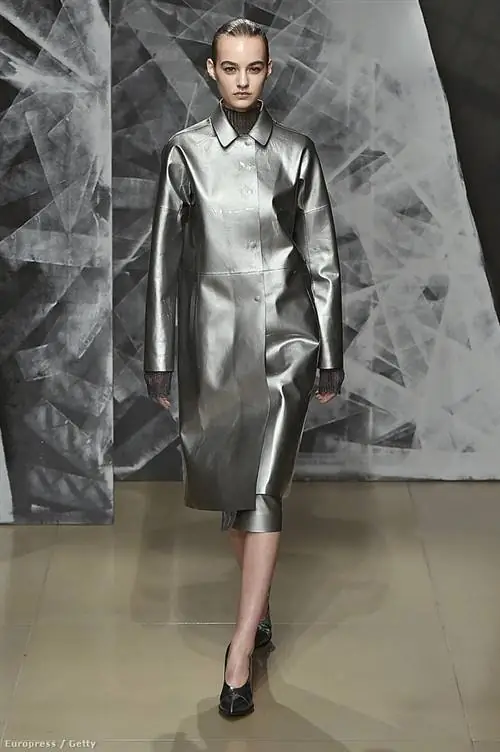 Оттенки Moholy и металлические цвета на показе Jil Sander в Милане в 2016 году Оттенки Moholy и металлические цвета на показе Jil Sander в Милане в 2016 году