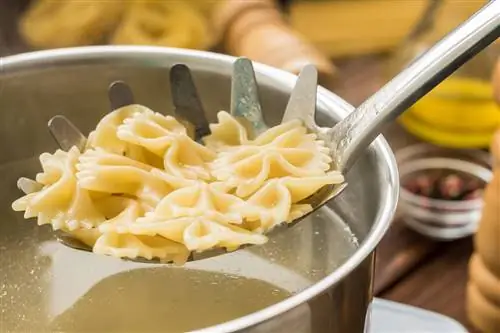 Для чего нужна дырочка на ложке для теста?