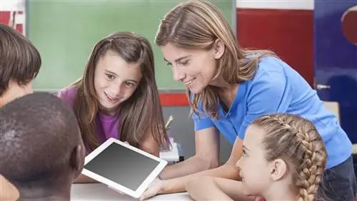 Семь увлеченных родителей могут «оцифровать» школу