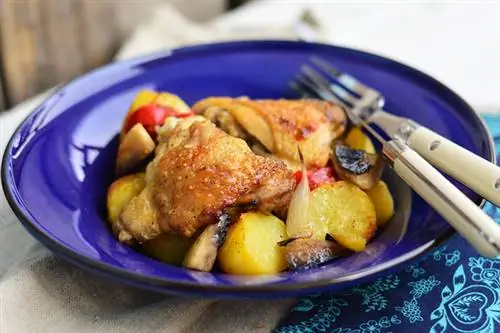 куриные бедра с молодым картофелем 2 шт