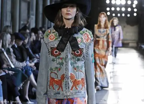 Если звездному блогеру недостаточно вдохновения, вот показ круизной коллекции Gucci 2017 с джинсовой курткой