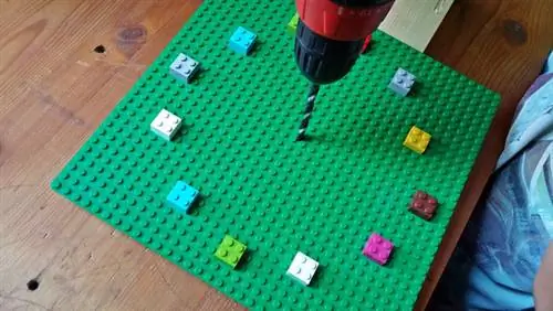 Это детская игра, чтобы сверлить